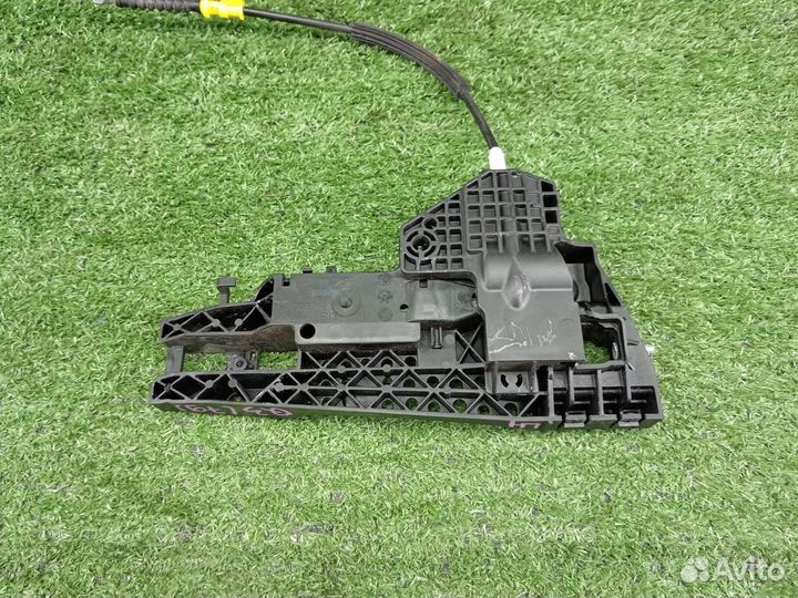 Кронштейн ручки задний левый Audi Q3 8U