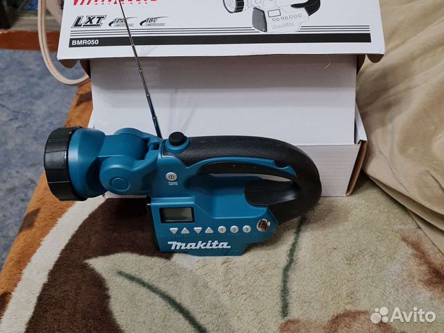 Радио-фонарь Makita LXT BMR 050