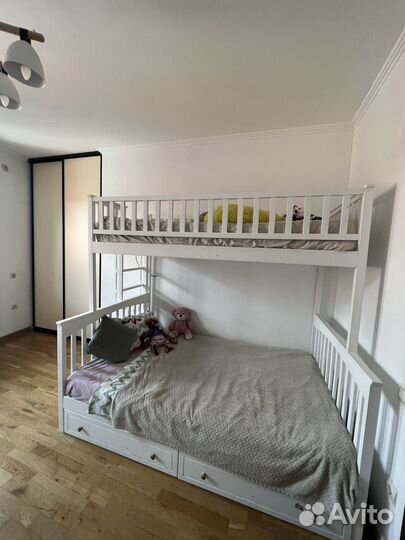 Двухъярусная кровать бу с матрасами