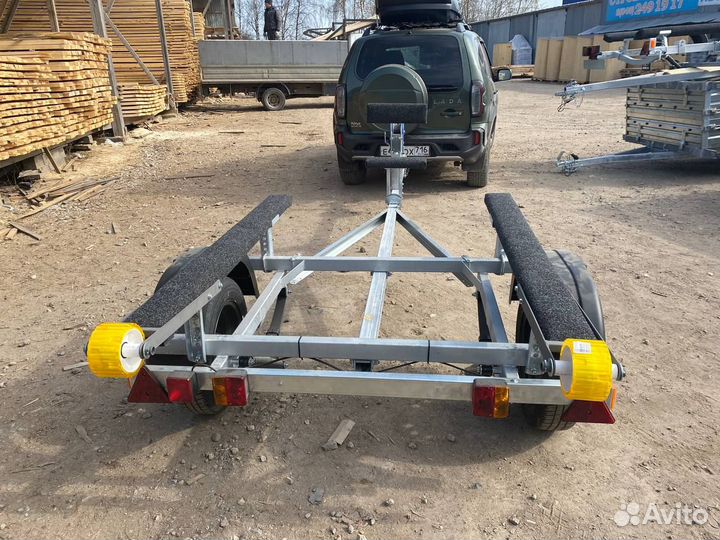 Прицеп для лодок 1C.012. Есть фаркопы, запчасти