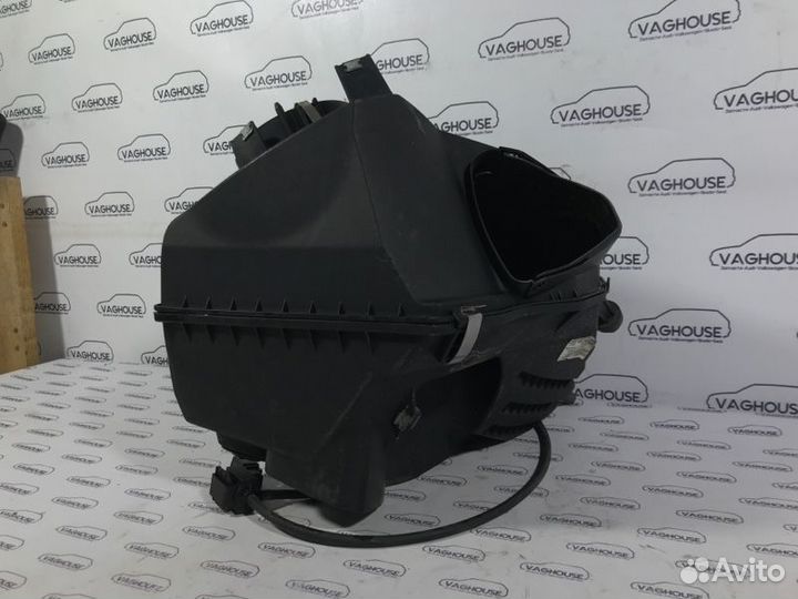 Корпус воздушного фильтра Audi A6 C6 3.2 BYU 2007