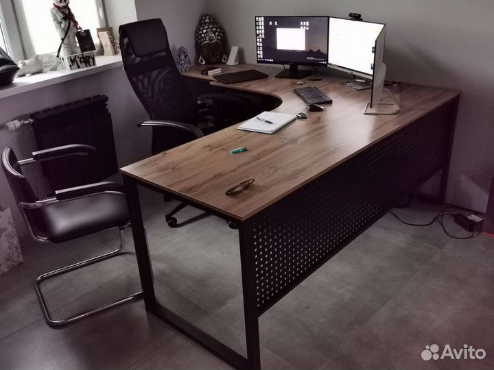 Стол руководителя угловой в стиле лофт