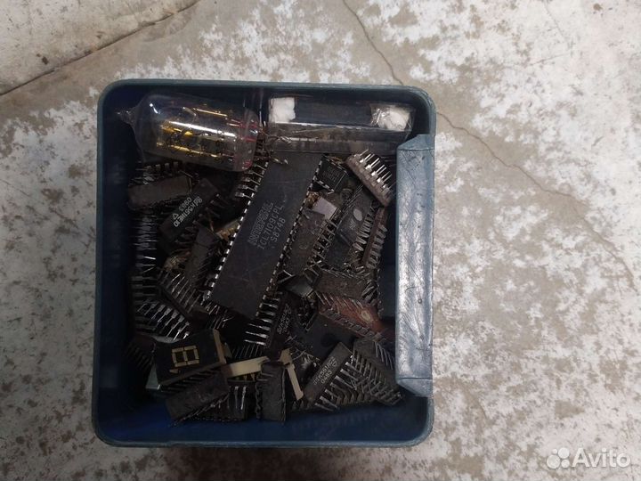 Понижающие трансформаторы разные, радиодетали