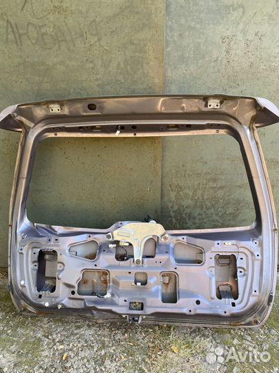 Крышка багажника Mitsubishi Grandis