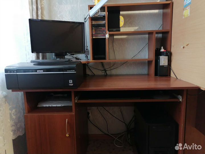 Продам компьютерный стол