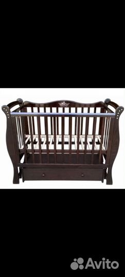 Детская кроватка с маятником и ящиком
