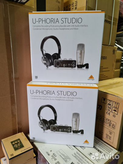 Behringer U-Phoria Studio комплект для записи