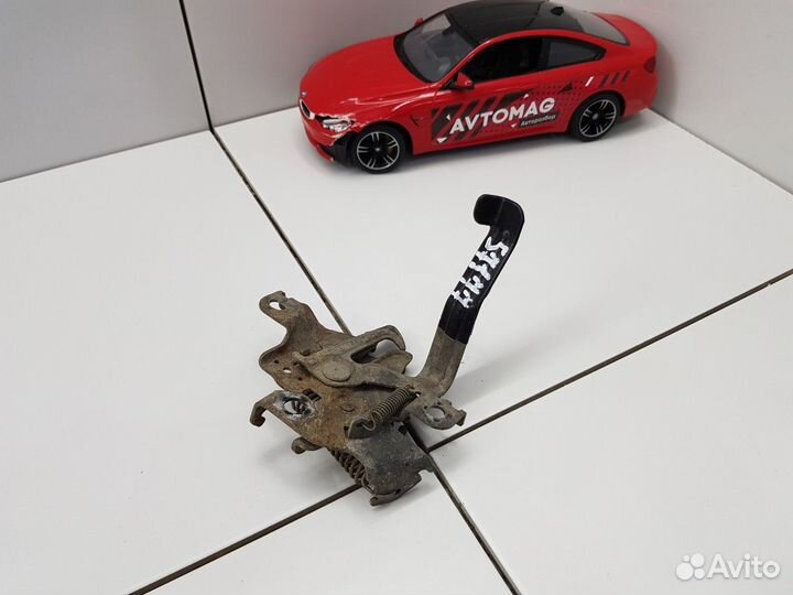 Замок капота (Toyota Corolla)