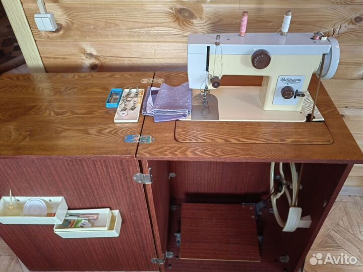 Швейная машинка Чайка 134