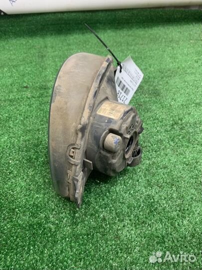 Фара противотуманная правая