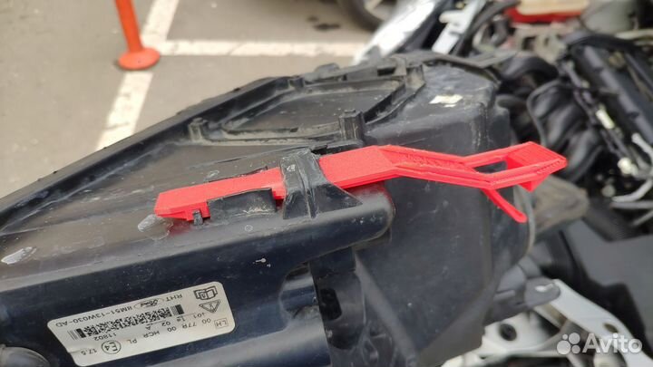 Ford 1324270 Кронштейн крепления фары