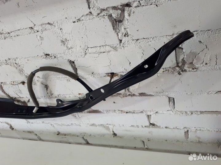 Уплотнитель крышки багажника с датчиком защиты от