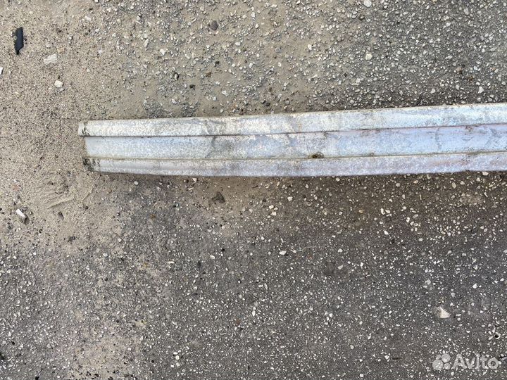 Усилитель переднего бампера Volkswagen Passat B5