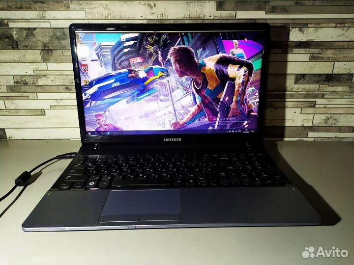 Samsung NP300E5C - i3-2 Поколения \ 4 Озу \ 320 HD