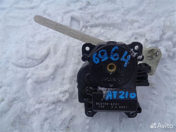 Сервопривод заслонок печки Toyota Carina AT211