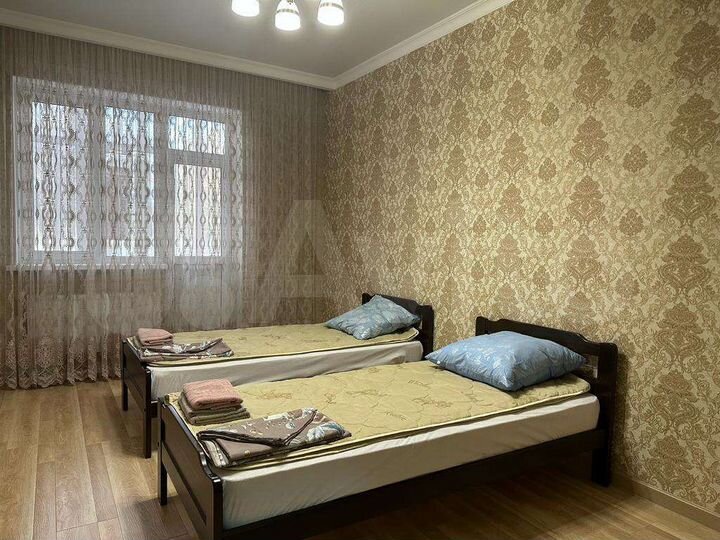 2-к. квартира, 65 м², 1/3 эт.