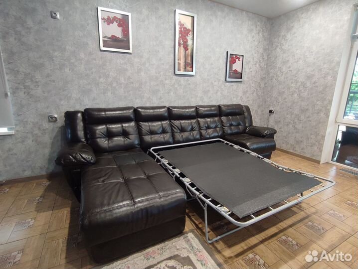 Кожаный диванчик бу