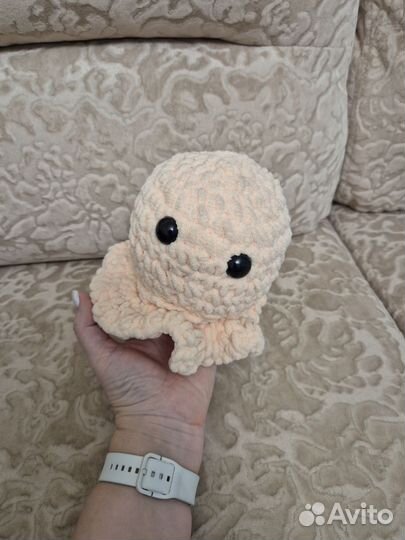 Персиковый плюшевый осьминог