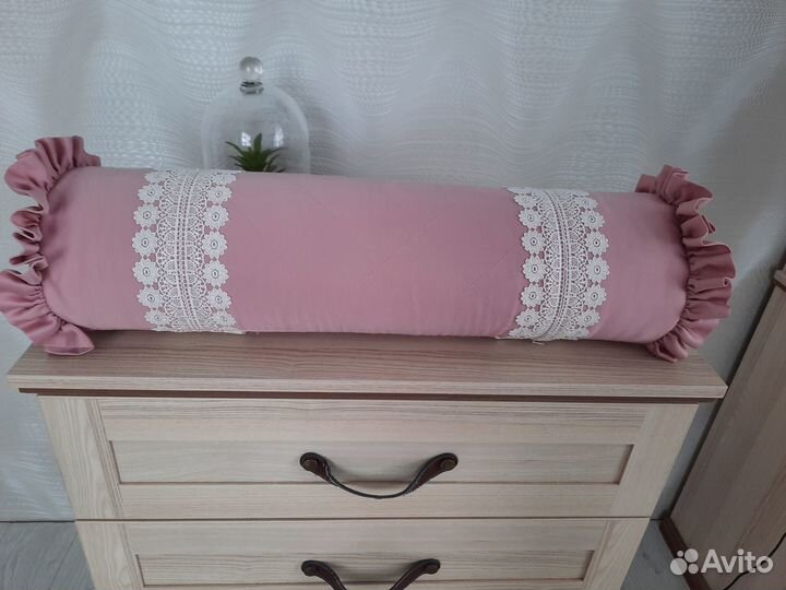 Покрывало на кровать и декоративные подушки