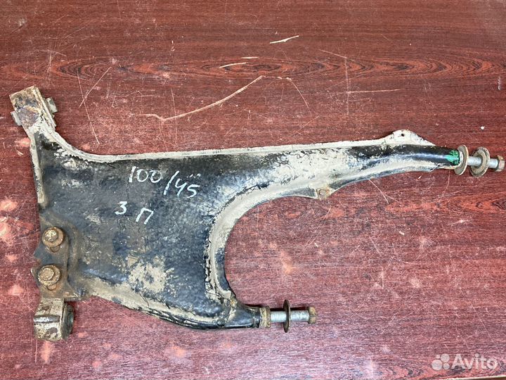Задний правый рычаг ауди 100 с4