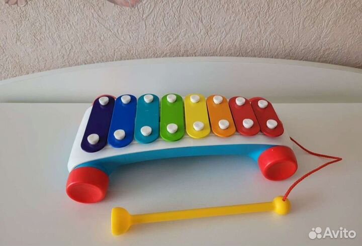 Развивающие игрушки и погремушки для малышей