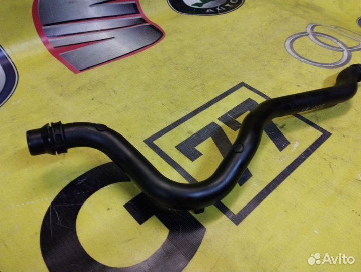 Патрубок системы охлаждения Audi A6 универсал 2.8