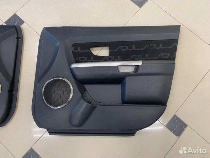 Обшивки дверей комплект Kia Soul G4FG 2012