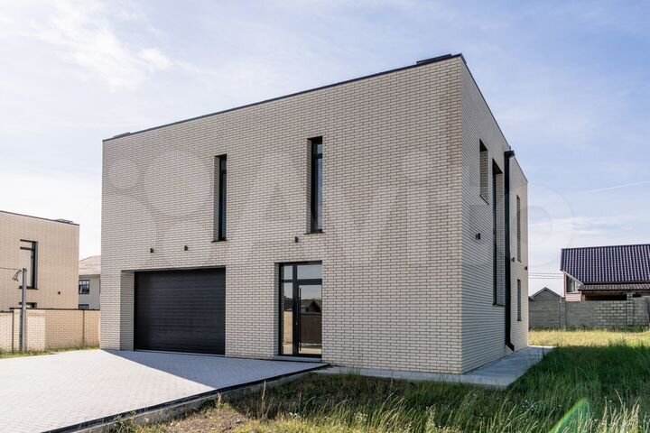 Коттедж 268 м² на участке 10 сот.