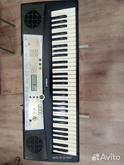 Синтезатор yamaha PSR R200