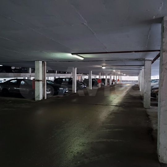Машиноместо, 18 м²