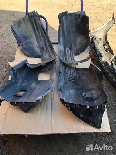 Подкрылки передние Bmw е90 правая и левая