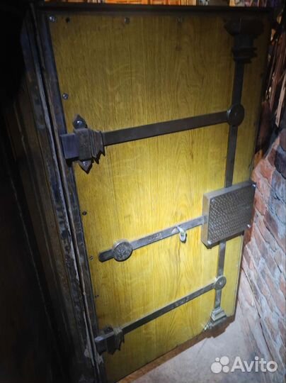 Сейф антикварный