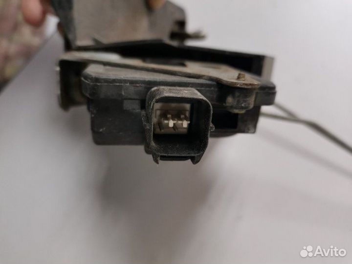 Замок боковой двери задний правый Kia Rio 1 седан