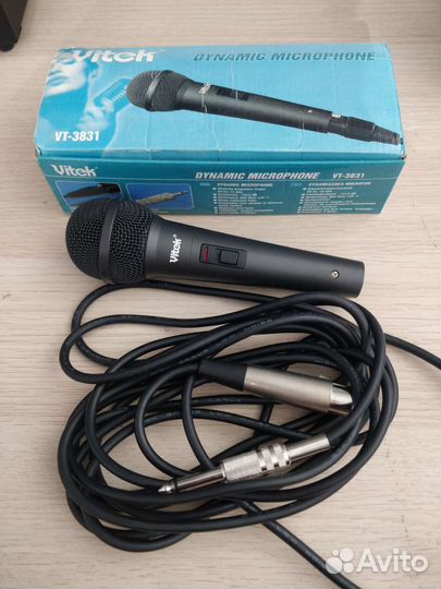 Микрофон проводной для караоке Vitek VT-3831