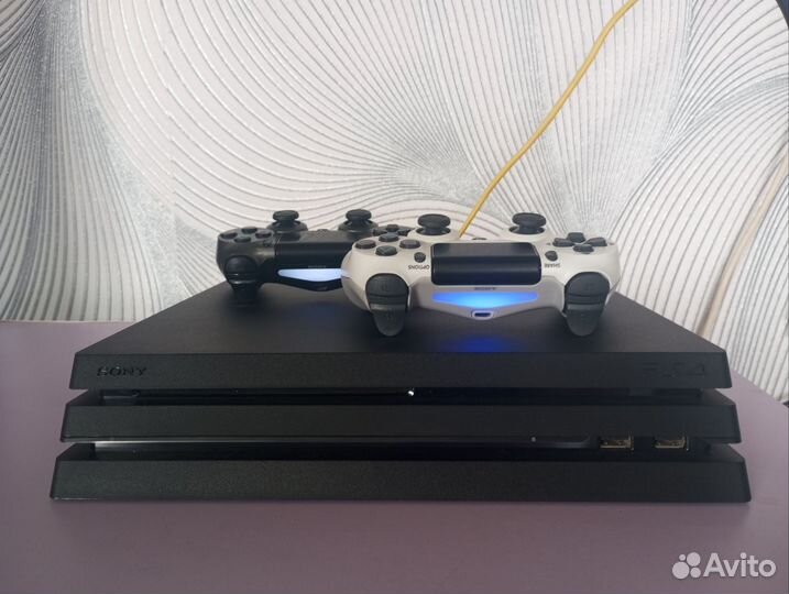 Игровая приставка ps4 pro 1tb