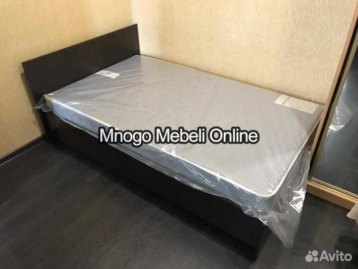 Кровать с матрасом