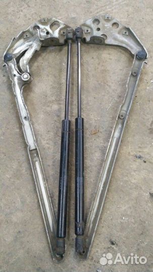 Петля капота Mercedes-Benz E-Class W210