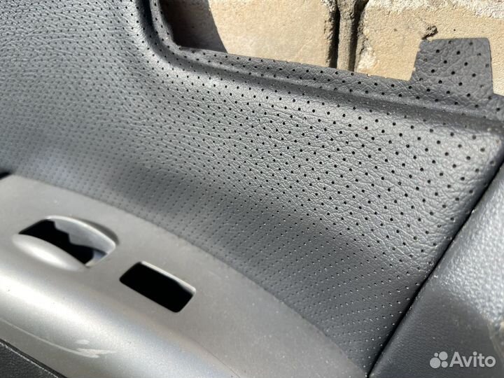 Обшивка двери Kia sportage 2