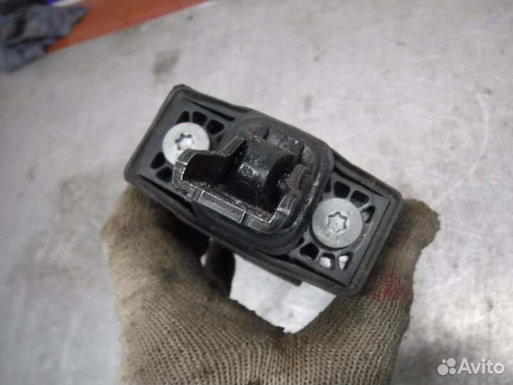 Ограничитель двери задний левый Volkswagen Tiguan