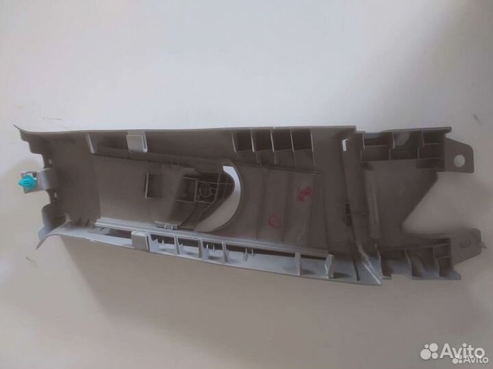 Обшивка средней стойки левая - Toyota Rav4 40