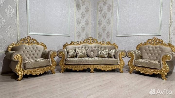 Мягкая тройка диван и кресла барокко