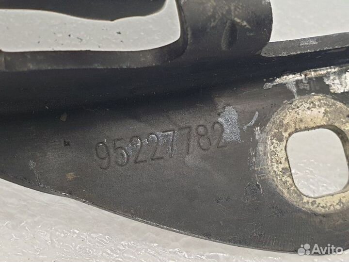 Петля капота Chevrolet Cruze 2013