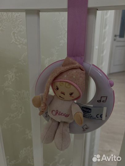 Детская кроватка с маятником