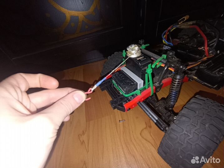 Радиоуправляемая трофи модель1/10 jeep rubicon