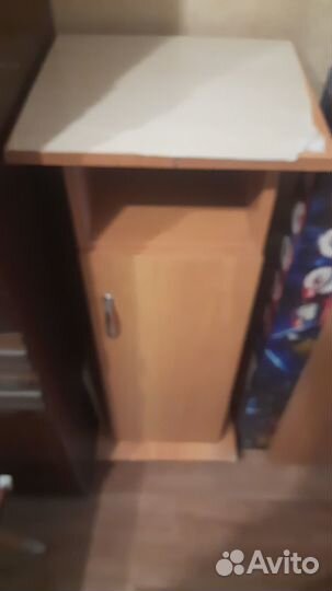 Отдаю табурет и тумбочку