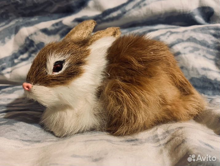 Пушистый зайчик из мягкого искусственного меха