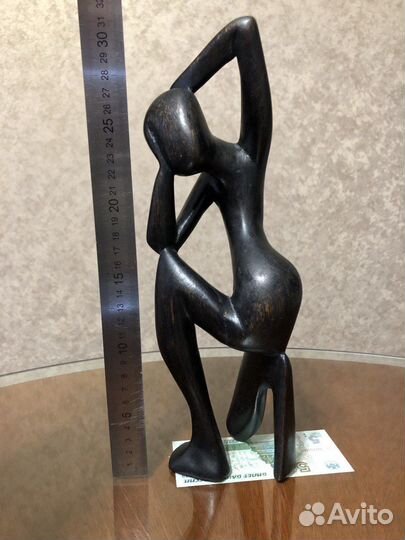 Деревянные статуэтки и фигурки