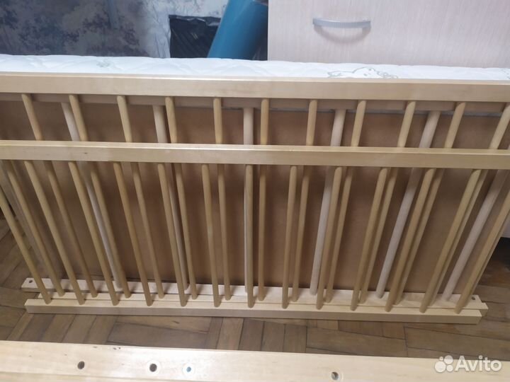 Детская кроватка с матрасом