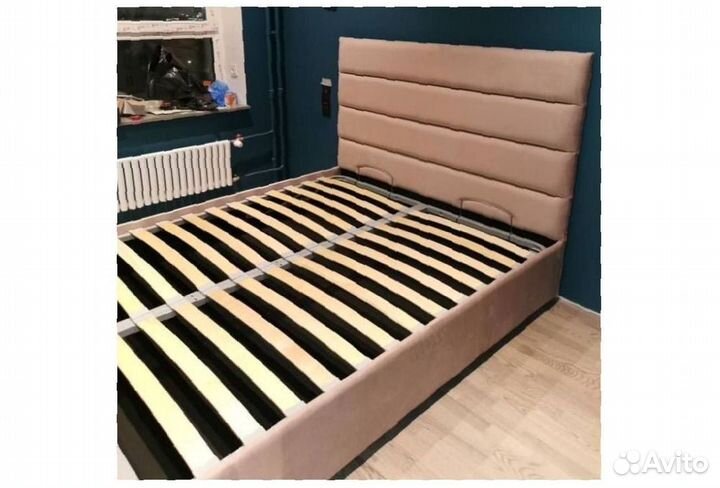 Кровать двуспальная с подъемным механизмом