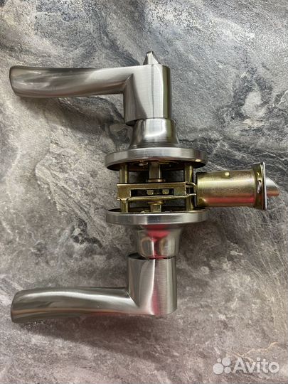 Ручка дверная межкомнатная с защелкой